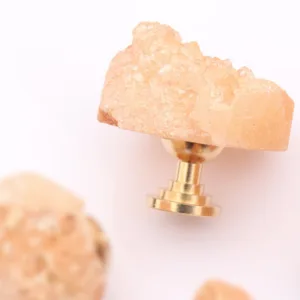 AS-0226 | มือจับหินคริสตัลดิบธรรมชาติ ฐานทองเหลืองแท้