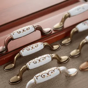 C-1002 Series มือจับเซรามิกลายคลาสสิก หลายแบบหลายสี