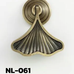 NL-061 | ปุ่มจับทองเหลืองโบราณ แบบแขวนลายพัดคลาสสิก
